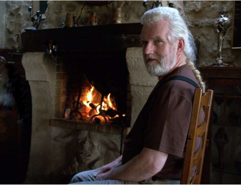 Hoje com 70 anos de idade, Hugh vive na Calif&oacute;rnia