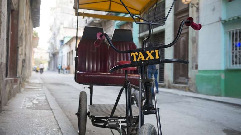 Após a queda da União Soviética, bicicletas se tornaram cruciais para o transporte em Havana