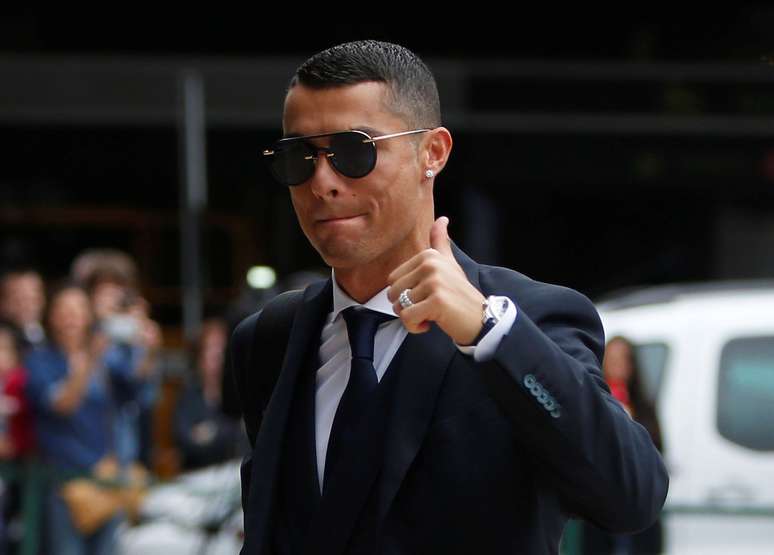 Cristiano Ronaldo a caminho do embarque para a Rússia com sua seleção