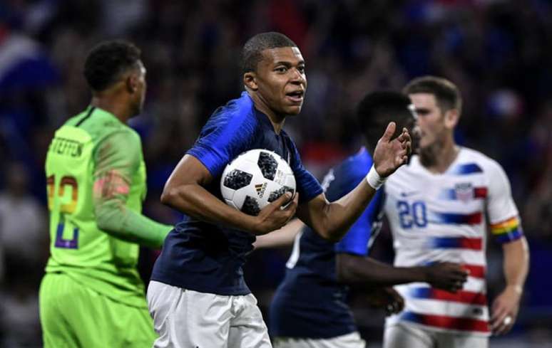 Mbappé fez o único gol da França (Foto: Jeff Pachoud / AFP)