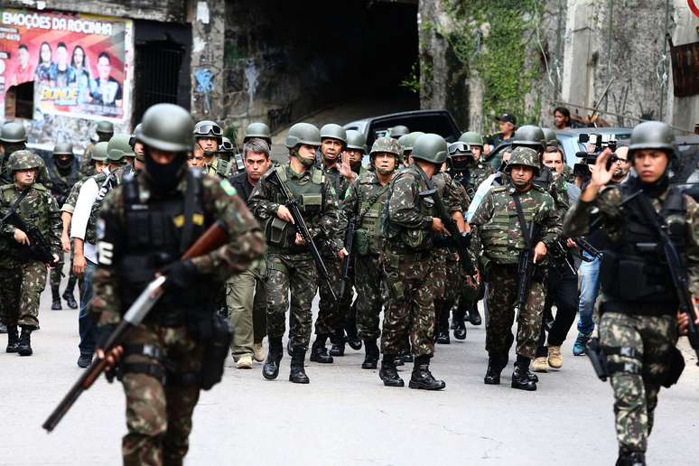 Forças Armadas fazem operação na Favela da Rocinha