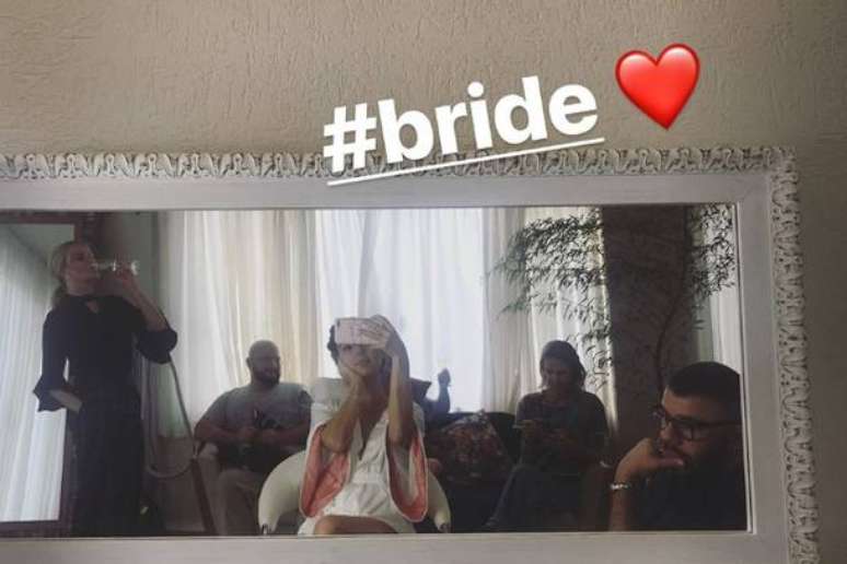 Isis Valverde compartilhou com seus seguidores do Instagram os bastidores do seu casamento com André Resende. 