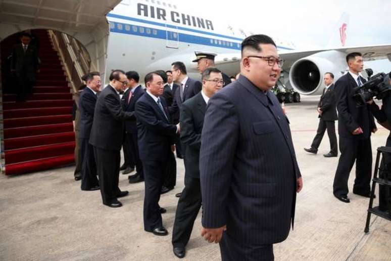 Kim Jong-un desembarca em Singapura em avião chinês