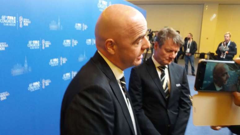 Gianni Infantino atendeu jornalistas neste domingo em Moscou (Foto: Bernardo Cruz)