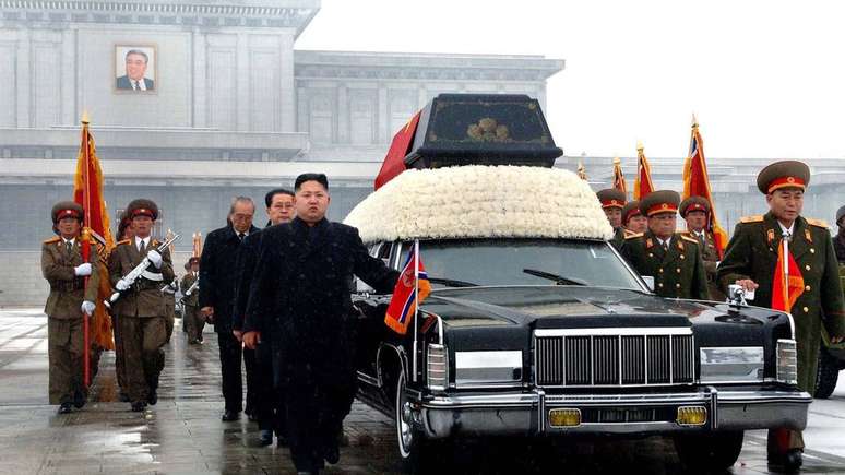 Kim Jong-un no funeral do pai, em 2011; ele não era o primeiro na linha de sucessão ao poder