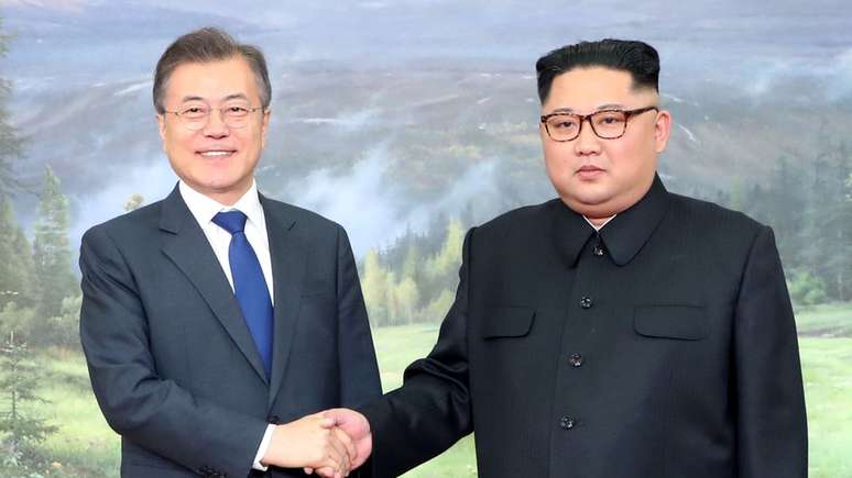 Encontro entre Kim Jong-un e Moon Jae-in foi assistido por milhões de pessoas, tentando decifrar cada gesto