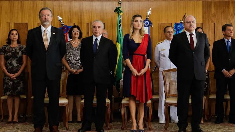 Em meio ao intenso troca-troca ministerial do governo Temer, Etchegoyen é um dos poucos que está no planalto que Temer ainda era interino, antes do final do processo de impeachment de Dilma Rousseff (PT), em maio de 2016