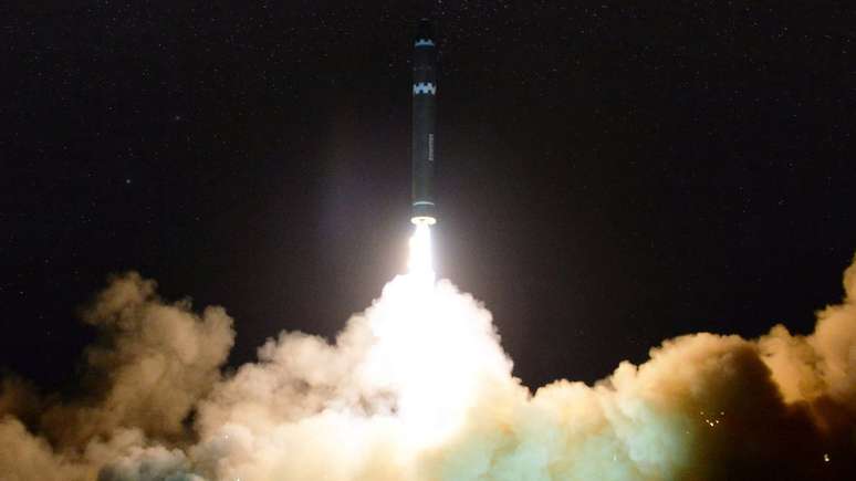 Teste de míssil norte-coreano em novembro de 2017; alcance do programa nuclear do país é alvo de grande especulação
