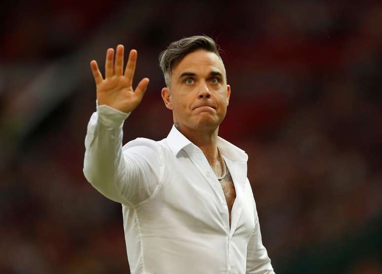 Robbie Williams acena antes de jogo da Inglaterra
 10/6/2018    Action Images via Reuters/Andrew Boyers 