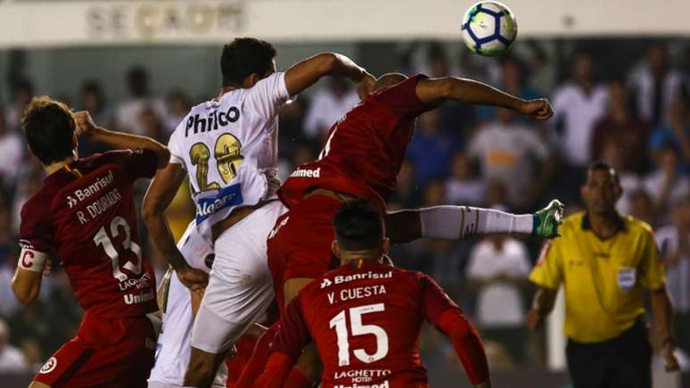 Santos perdeu para o Inter (Foto: Jales Valquer/Fotoarena)
