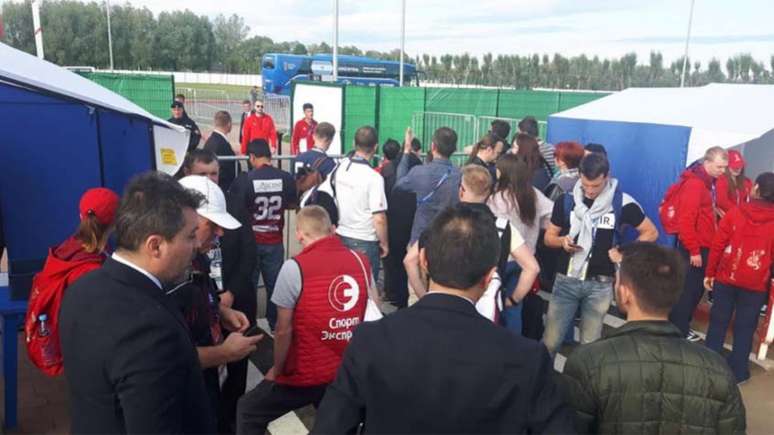 Jornalistas não conseguem acesso ao treinamento da Argentina (Foto: Carlos Alberto Vieira)