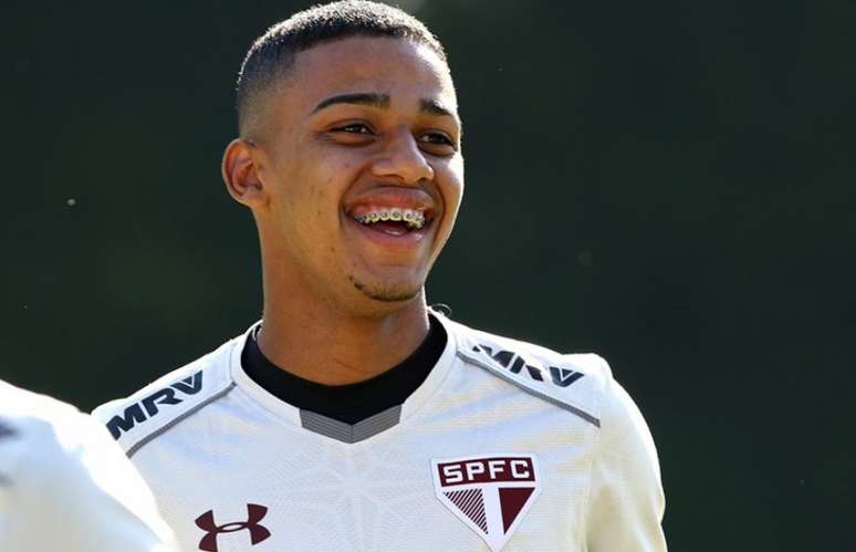 De volta ao Tricolor após treinos com a Seleção Brasileira, o garoto Brenner é a novidade no Tricolor (Rubens Chiri/saopaulofc.net)