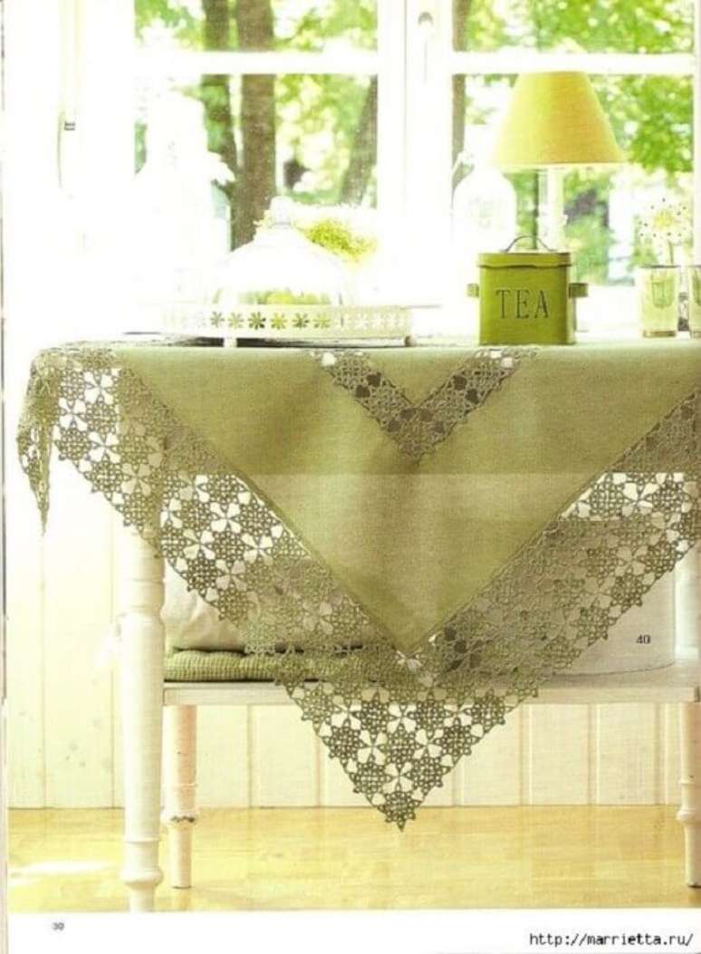 24. Detalhes em crochê para toalha de mesa