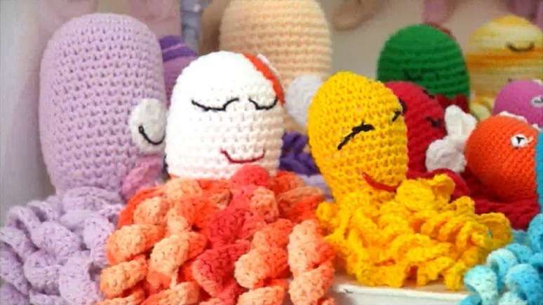 14 &ndash; Modelos de polvo de croch&ecirc; com olhos fechados.