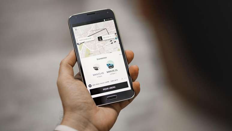 Uber está desenvolvendo um sistema baseado em inteligência artificial capaz de identificar quando os usuários que chamam por um carro no aplicativo estão embriagados