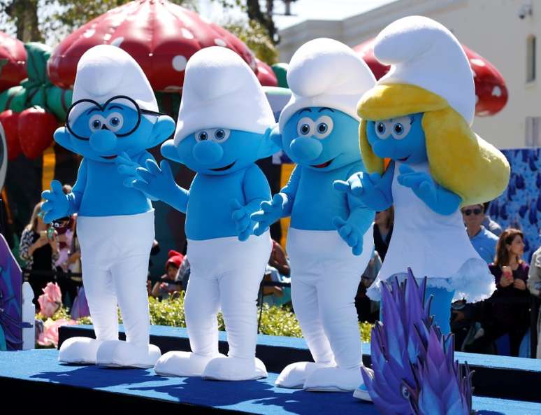 Personagens dos Smurfs em lan&ccedil;amento de filme na Calif&oacute;rnia
 1/4/2017     REUTERS/Danny Moloshok 