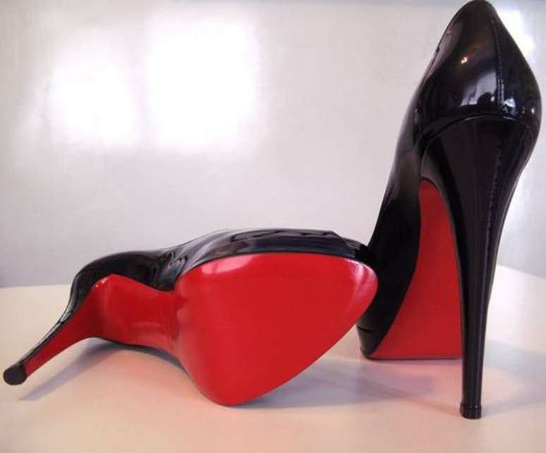 Solas vermelhas da marca Louboutin