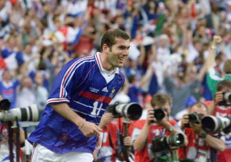 Zidane comandou a França na Copa do Mundo de 1998 (GABRIEL BOUYS / AFP)