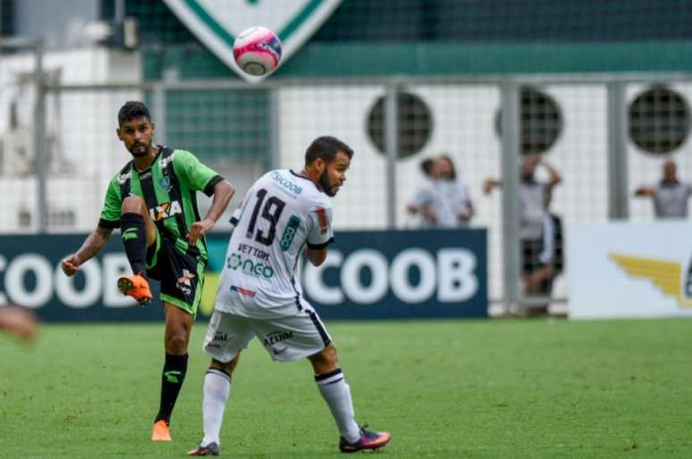 Aderlan espera vitória sobre a Chapecoense (Foto: Mourão Panda / Divulgação / América-MG)