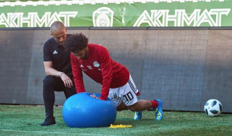 Salah fazendo treino de fisioterapia (Foto: Reprodução/Twitter)