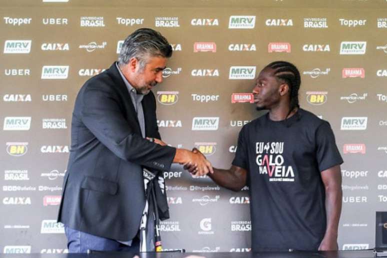 Alexandre Gallo apresenta Chará e fala sobre acertos com outros jogadores (Foto: Bruno Cantini / Atlético-MG)