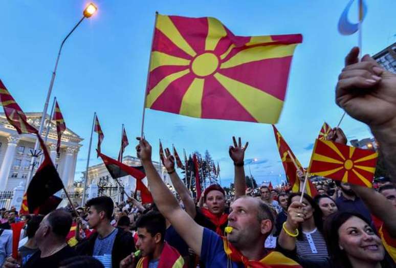 Oposição protesta contra governo da Macedônia por causa de negociações com a Grécia