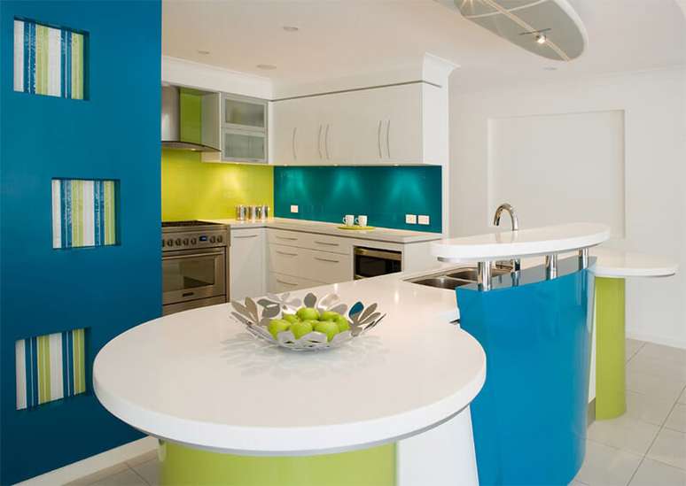 11 – Você pode utilizar diferentes cores para cozinha para harmonizar com sua decoração.
