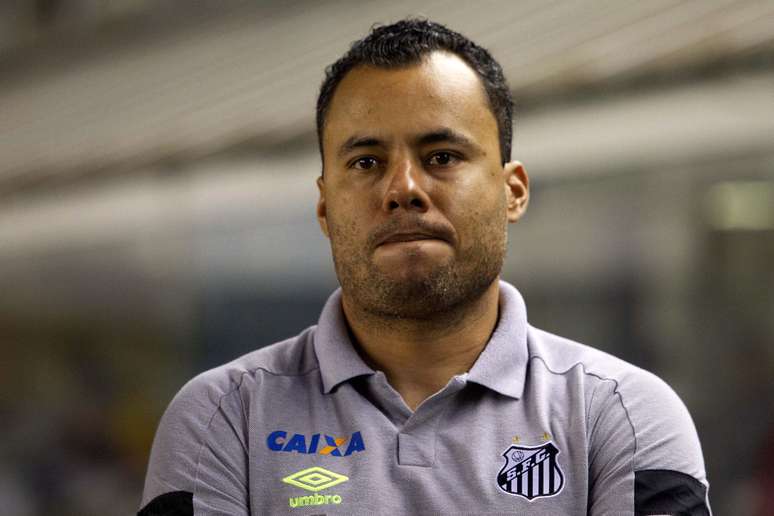 Técnico Jair já tem trabalho questionado no Santos