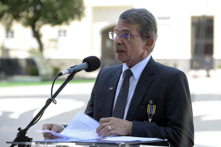 O General Joaquim Silva e Luna  é o primeiro militar a comandar o ministério desde que foi criado, em 1999