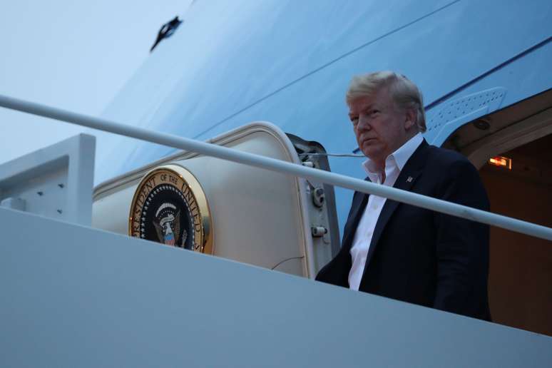 Presidente dos EUA, Donald Trump, desembarca do Força Aérea Um na base aérea de Andrews
13/06/2018 REUTERS/Jonathan Ernst