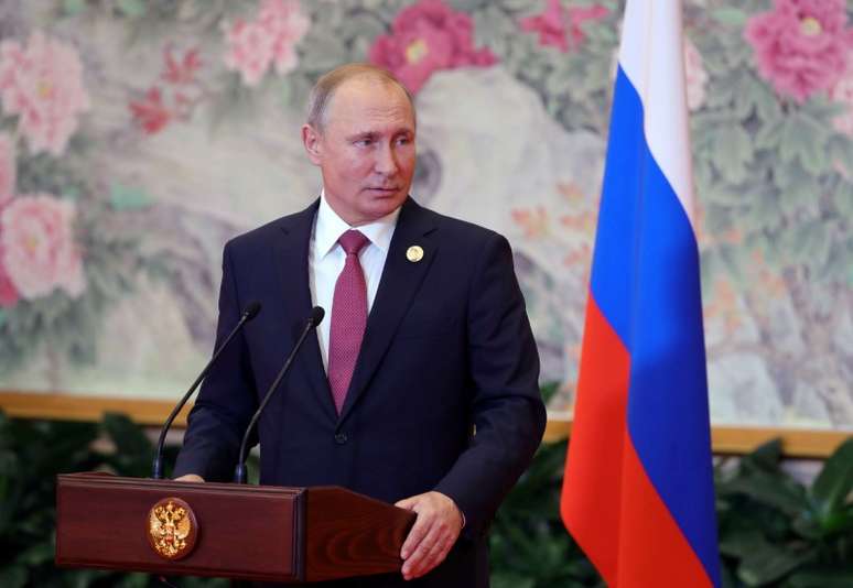 Presidente russo, Vladimir Putin, d&aacute; entrevista coletiva em Qingdao
10/06/2018  Sputnik/Mikhael Klimentyev/Kremlin via REUTERS