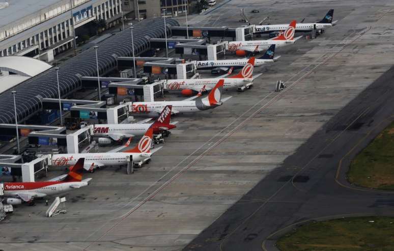 Aeronvaes no aeroporto Santos Dumont, no Rio de Janeiro
12/01/2017
REUTERS/Nacho Doce 