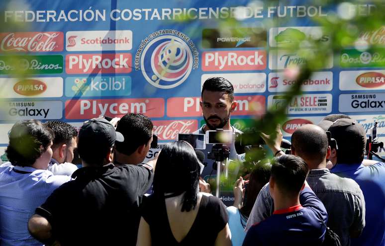 Giancarlo González concede entrevista em treino da Costa Rica
 29/5/2018     REUTERS/Juan Carlos Ulate 