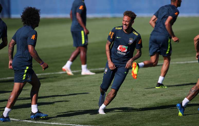 Neymar sorri durante treino do Brasil
 13/6/2018     REUTERS/Hannah Mckay 