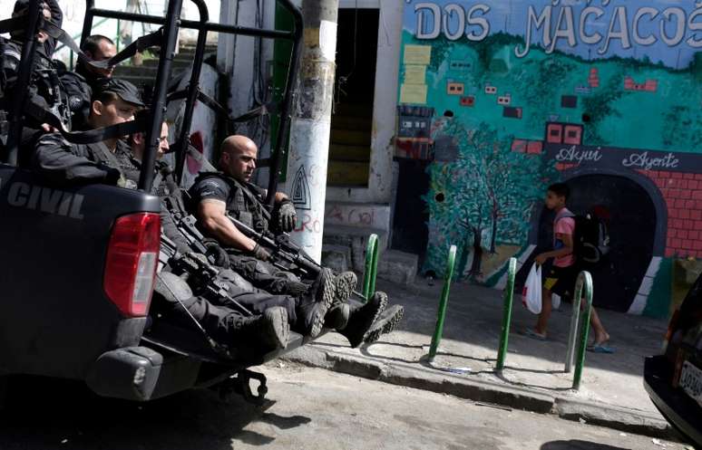 Policiais fazem patrulhamento no Rio de Janeiro
06/10/2017
REUTERS/Bruno Kelly