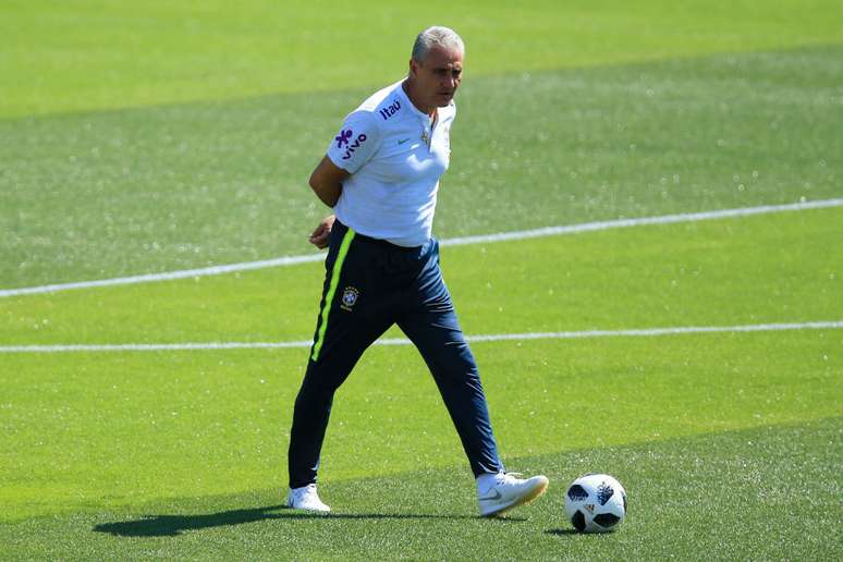 O técnico Tite em treino da Seleção