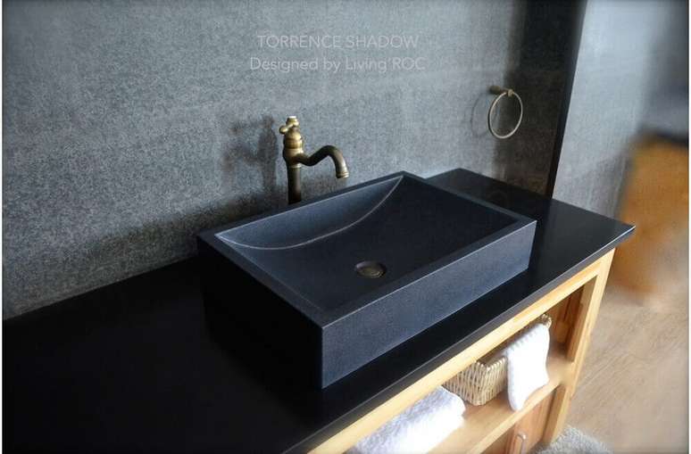 33. Decoração contemporânea para banheiro com granito preto absoluto