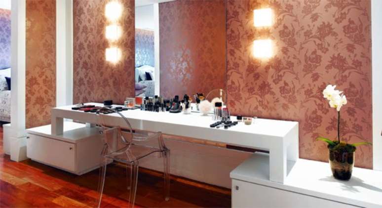 5 -Penteadeira branca e clean.