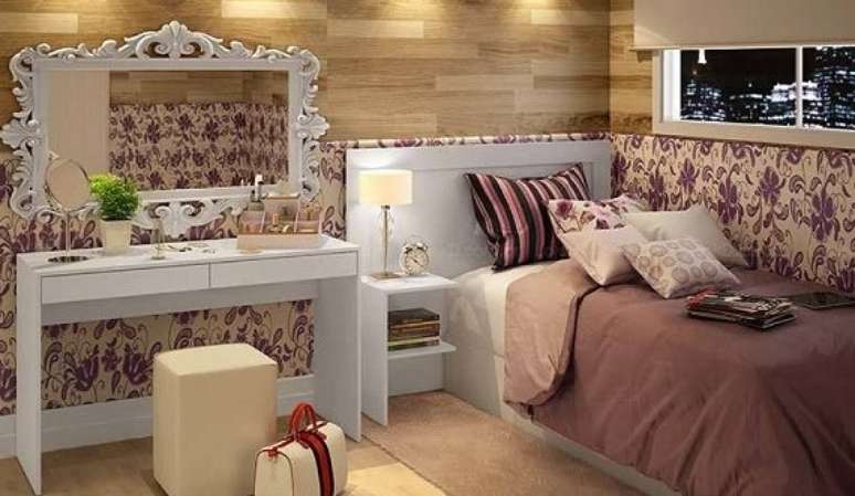 3 -Modelo de penteadeiras modernas com p&uacute;ff bege e espelho com moldura rebuscada.