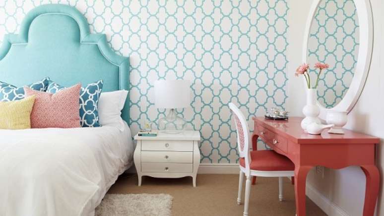 19 -Penteadeiras modernas com bancada vermelha