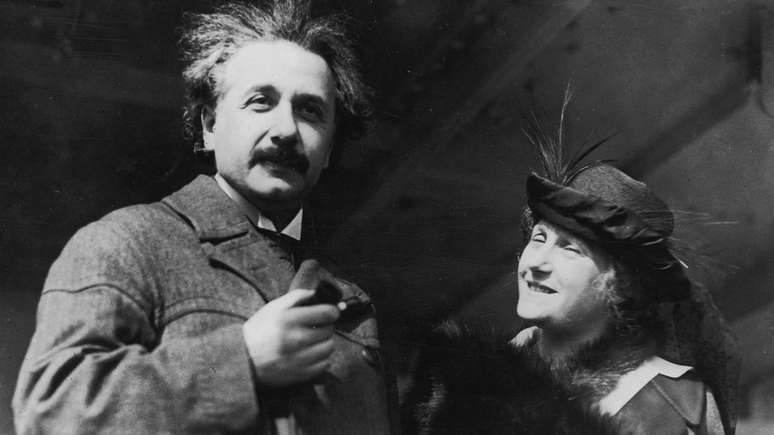 Einstein embarcou para a viagem que registra nos diários junto com sua mulher, Elsa
