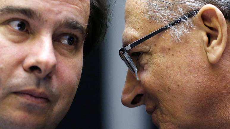 Alckmin (na foto, à direita) seria uma das alternativas para apoio de Maia na disputa pelo Planalto