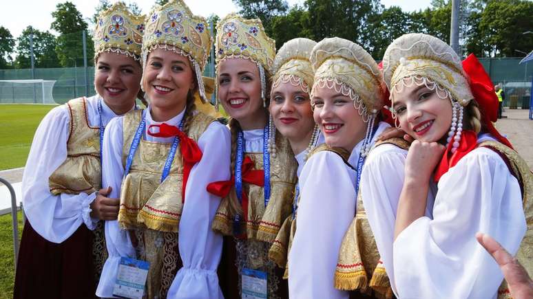 Mulheres russas com trajes típicos, num dos eventos preparatórios da Copa do Mundo de 2018