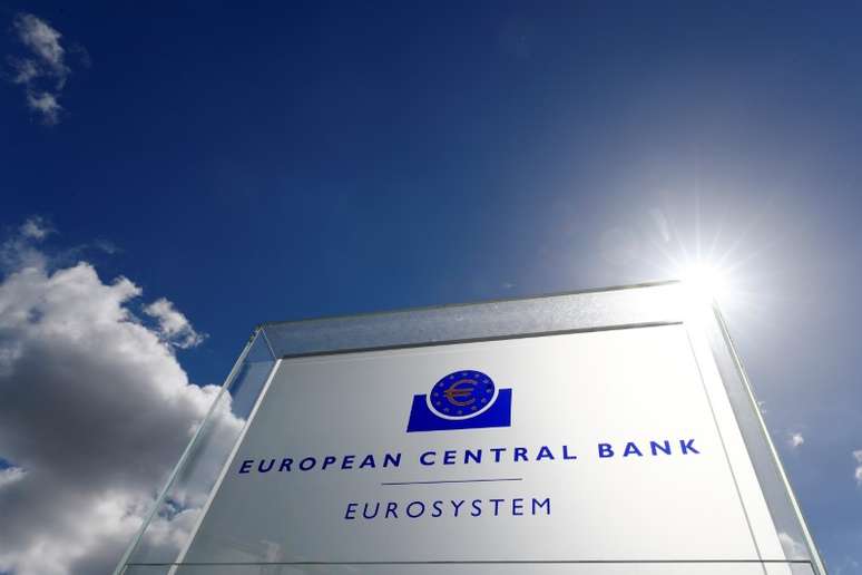 Logo do BCE em frente à sede do banco, em Frankfurt 26/04/2018  REUTERS/Kai Pfaffenbach