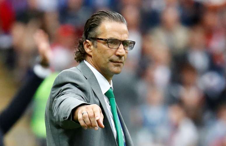 Juan Antonio Pizzi comanda Arábia Saudita contra a Rússia
 14/6/2018       REUTERS/Kai Pfaffenbach 