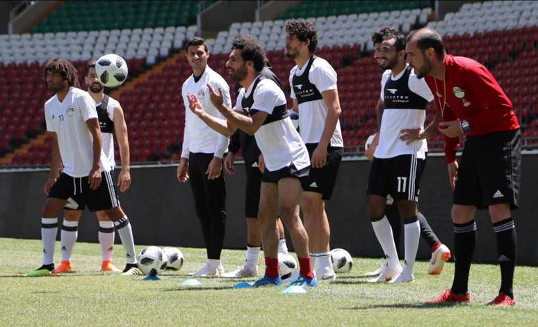 Salah está treinando de manhã, de tarde e de noite para estar 100% na Copa (Foto: Karim Jaafaar/AFP)