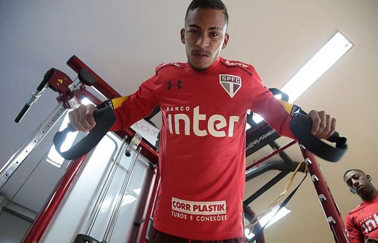 Aos 19 anos, Paulinho Boia pode até ser emprestado, mas quer vingar no Tricolor (Rubens Chiri/saopaulofc.net)