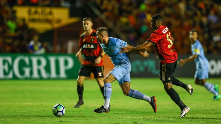 Sport e Grêmio fazem jogo equilibrado e ficam no empate por 0 a 0 no Recife