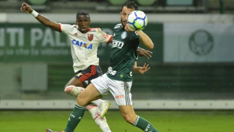 Vinícius Júnior em ação no Allianz Parque, contra o Palmeiras, nesta quarta (Foto: Staff Images / Flamengo)