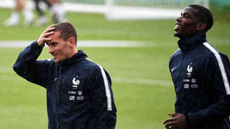 Griezmann e Pogba em treinamento da França (Foto: FRANCK FIFE / AFP)